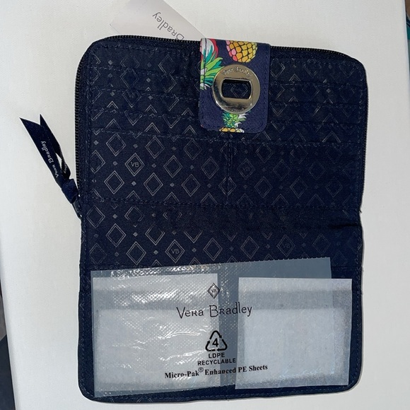 Vera Bradley Turn lock Wallet RFID
Protection Pineapple Toucan Party NWT - Picture 4 of 7